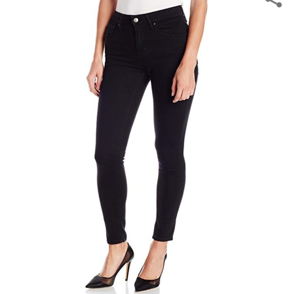 *Never Worn* Levi's 721 High Rise Skinny Size 28